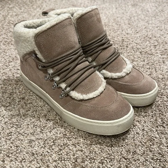Marc Fisher Misana sneaker. - Picture 2 of 4